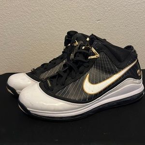 Nike Air Max LeBron 7 Metallic White/Gold (original 2009 release)